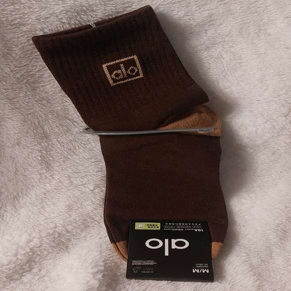 ALO Yoga Accessories - Alo Brown & Tan everyday Socks women Size 7-9